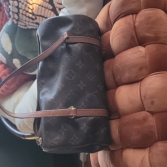 Authentic Louis Vuitton purse - Picture 2 of 5